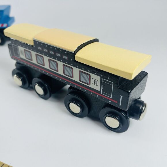 Maison Joseph Battat Wooden Train Carriage Engine Cars - Lot Of 4 - Picture 8 of 12